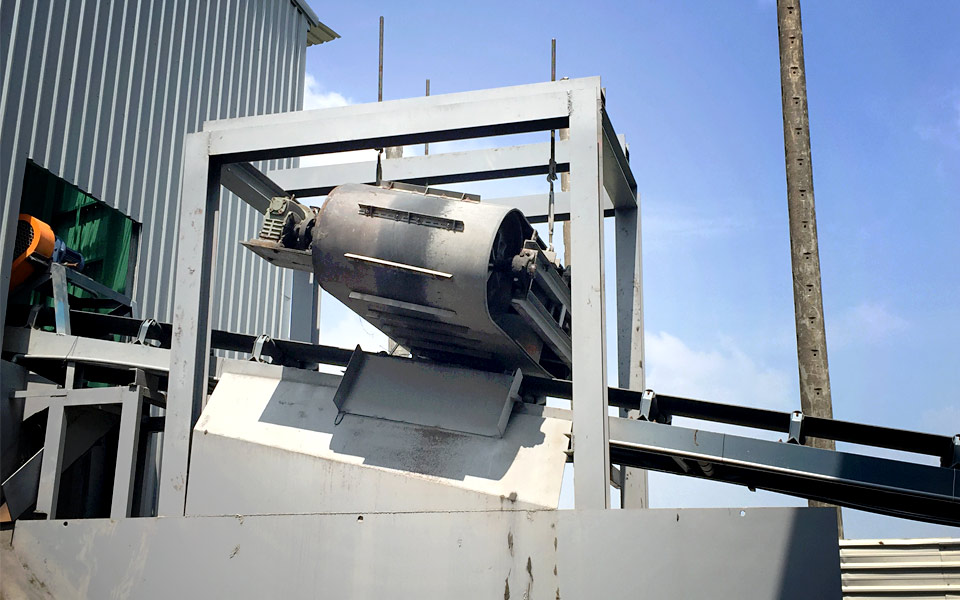 Suspended Magnetic Separator for Waste Disposal Sorting