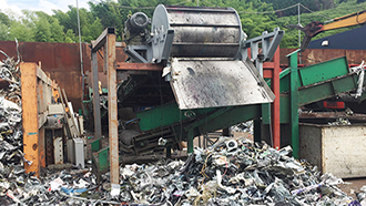 Large white goods crushing and iron removing system