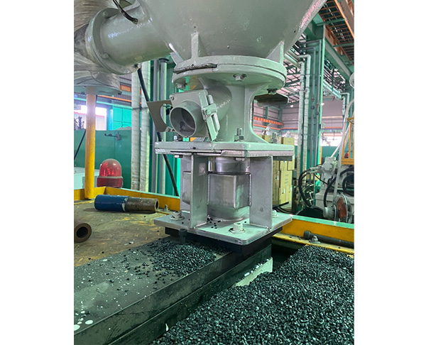 Plastic pellet pipeline iron removal system