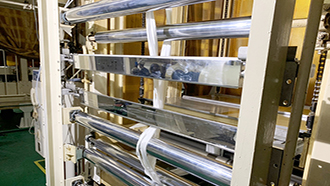 Glass fiber cloth conveying iron removal system